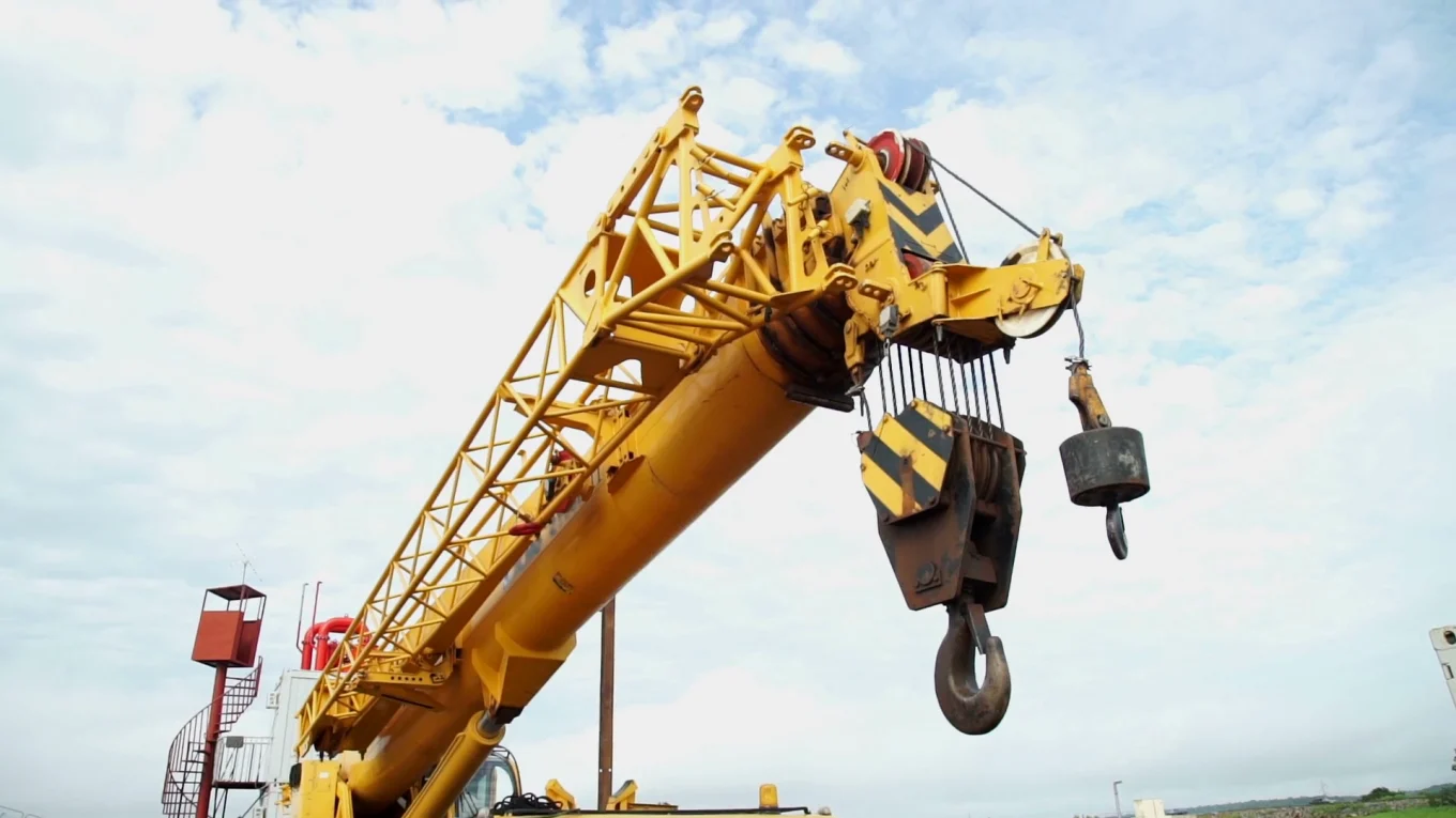 3 Essential Elements to Remember When Buying Lifting Hooks for Cranes