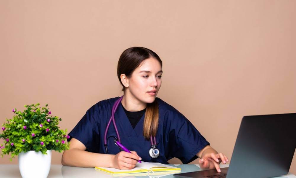 Top 5 Reasons To Study Nursing Practitioner Programs Online