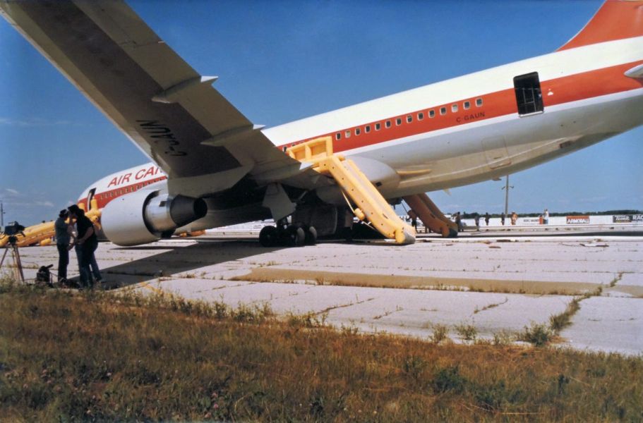 Air Canada Flight 143