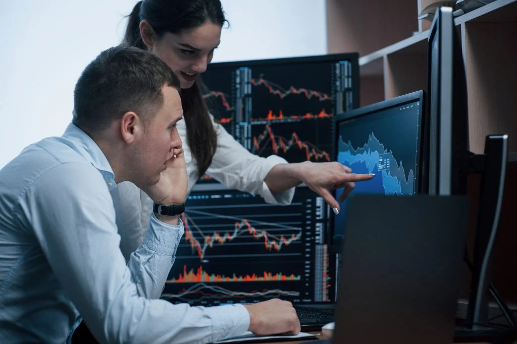 Microsoft Copilot Surges as ChatGPT's Market Share Declines in 2025