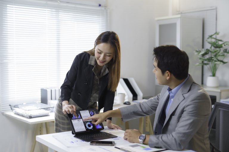 Fundamental vs Technical Investment Analysis