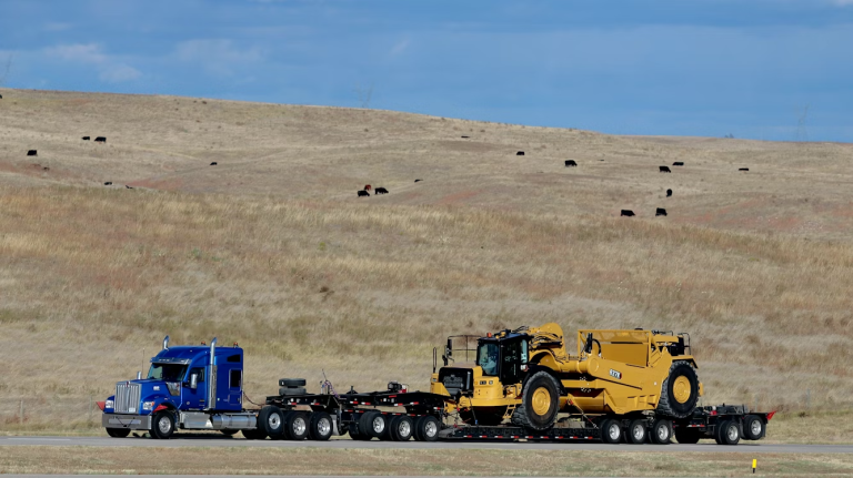 How Dispatch Services Support Specialized Freight Operations