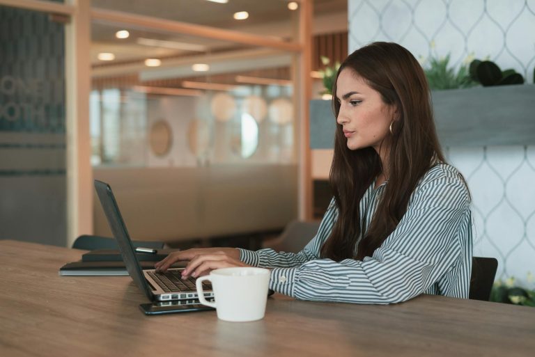 Beyond the Chatbot How an AI Agent Workspace Redefines Professional Efficiency