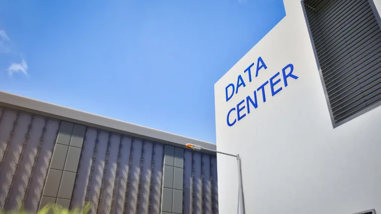AI-Data-Center-Solutions-Balancing-Scalability-Compliance-and-System-Uptime